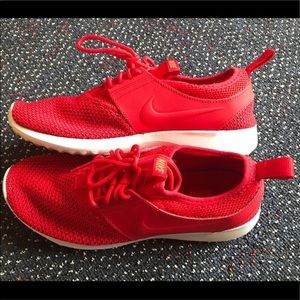 Red nike juvenates